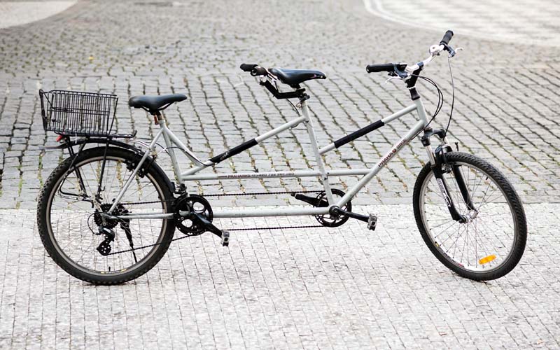 Tandem bike for 2 people